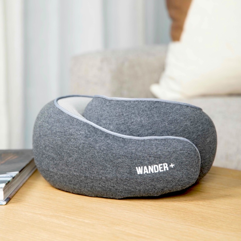 NWT* Wander + travel neck pillow